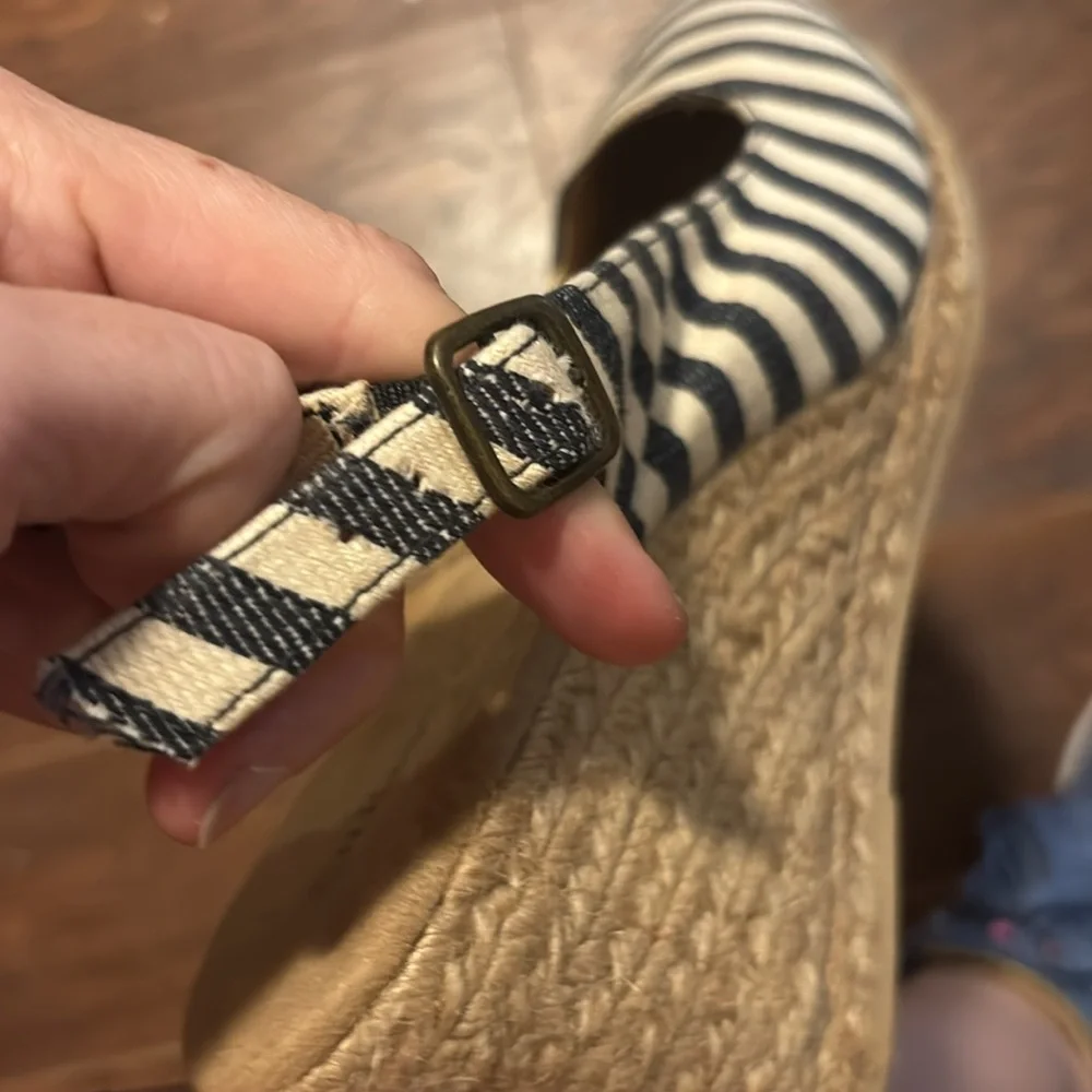 G. H. Bass & Co Black and white Espadrille size 9